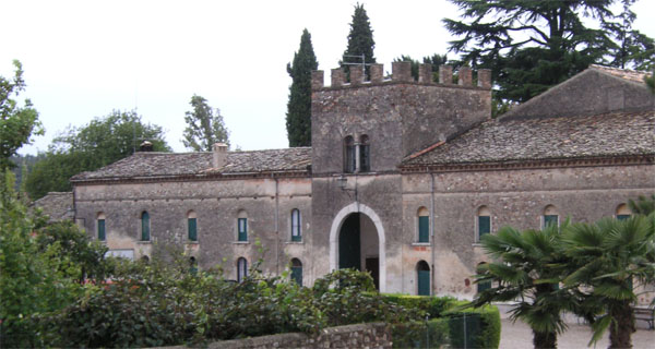 Castellaro Lagusello, Mantua – Piazza Castello