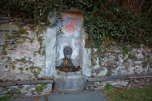 Vogogna, Verbano IT – Dresio fontana del Mascherone Celtico</i>